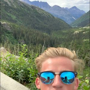 Meet your Posher, Cameron